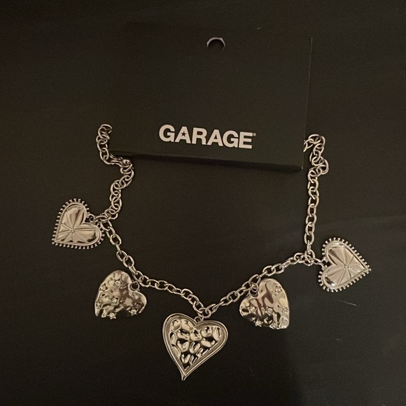 7 Heart Station Collarbone Necklace - Picture 2 of 4